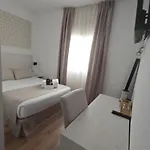 Le Petit Palue 3* סביליה