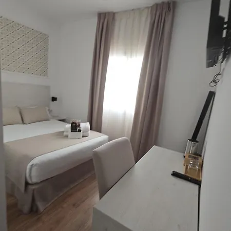 Le Petit Palue 3* إشبيلية